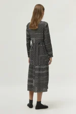 Μίντι φόρεμα με μαύρο ριγέ print COMPANIA FANTASTICA - Image 4