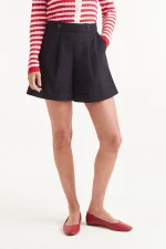 Μαύρο σορτς με κουμπί COMPANIA FANTASTICA SS25