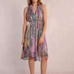 Κοντό πλισέ εμπριμέ φόρεμα MOLLY BRACKEN SS25