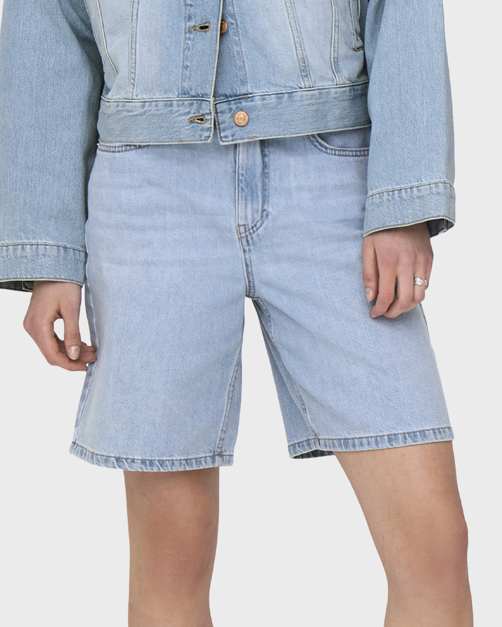 1 WOMEN'S HIGH RISE DENIM SHORTS ONLY SS25 - Image 1