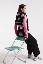 Μαύρο τζιν με κέντημα φράουλας COMPANIA FANTASTICA FW25-26 - Image 6